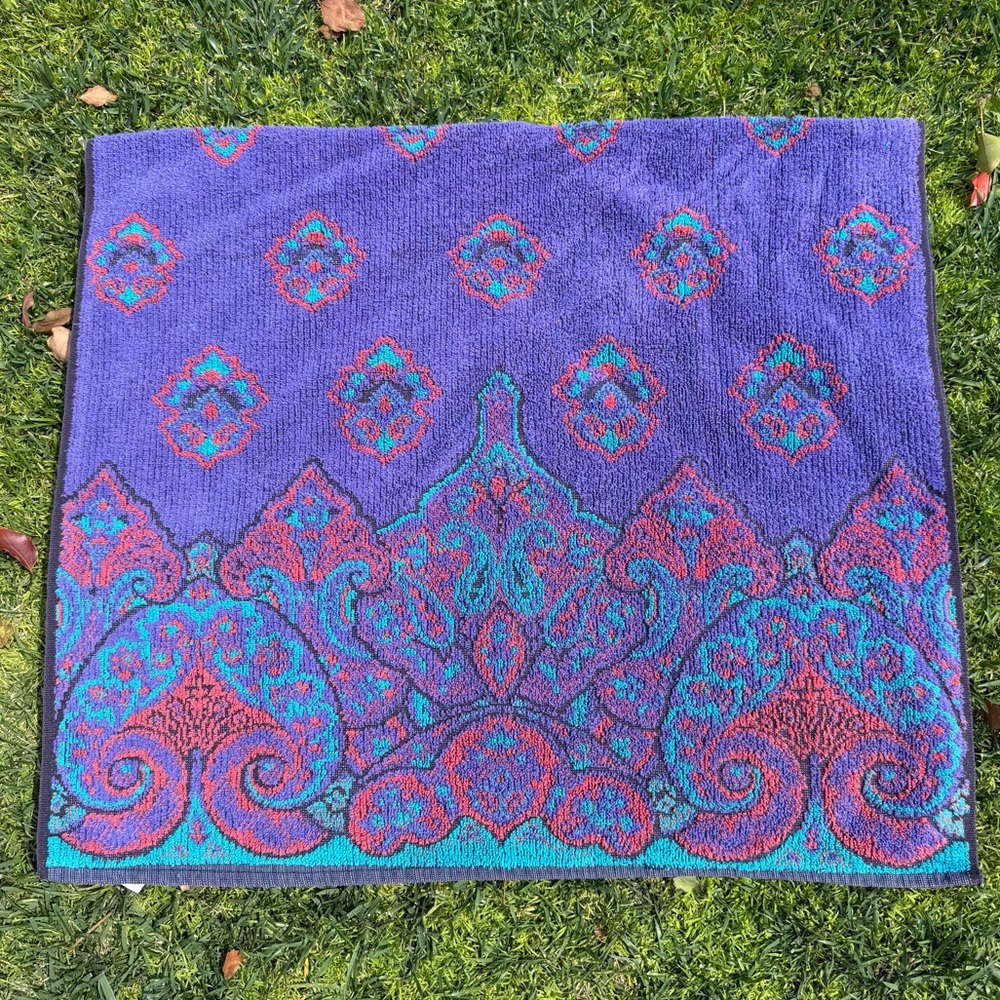 Vintage 90s Royalton Purple Paisley Medallion Bath Towel 100% Cotton USA 28x49